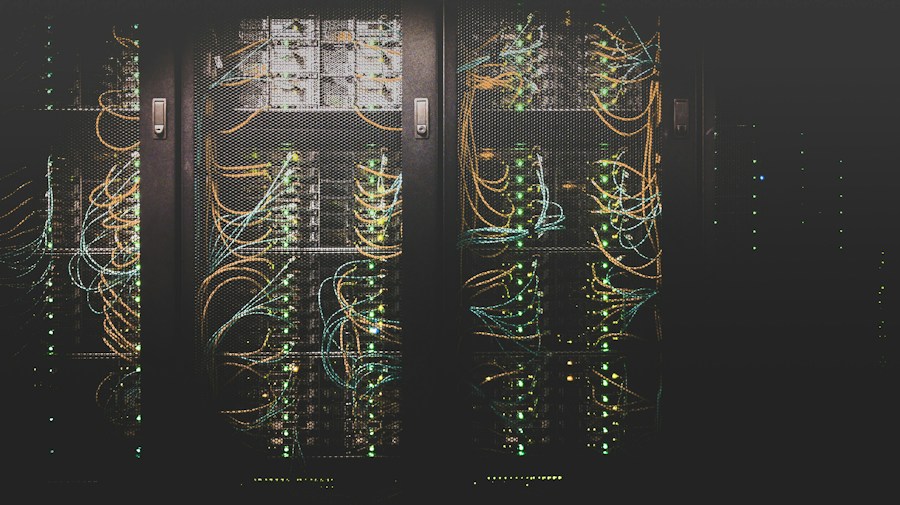 Server equipment and network cabling